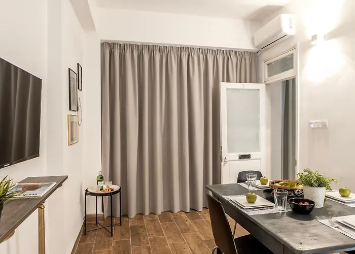 Queen Regina Nicósia