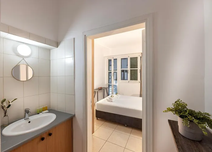 Queen Regina Nicósia