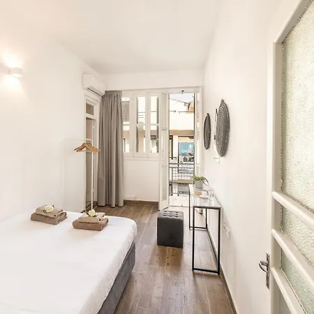 Queen Regina Apartment