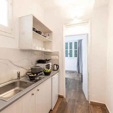 Queen Regina Apartment