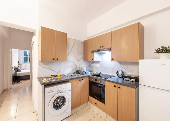 Queen Regina ニコシア